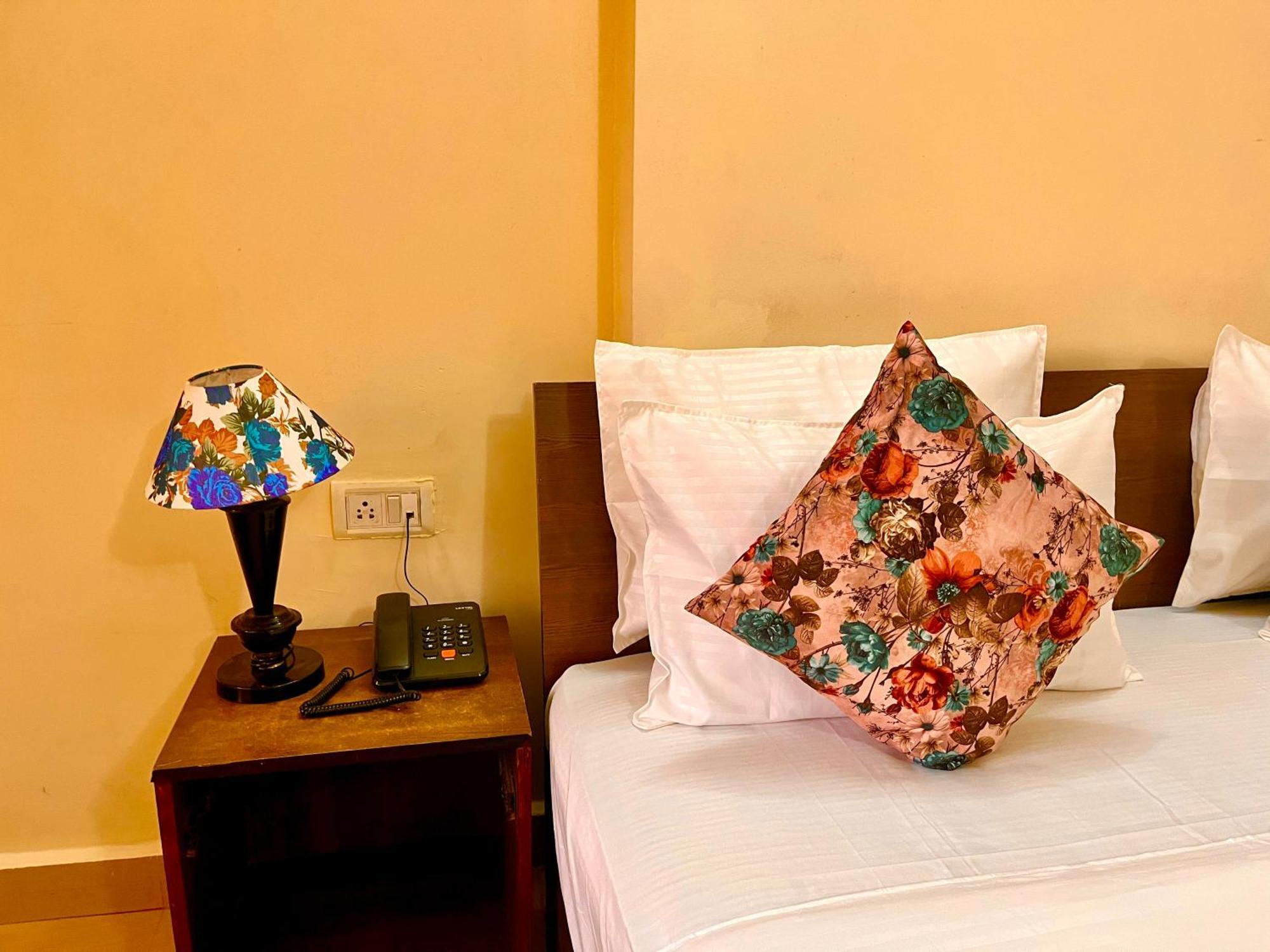 Summer Beach Resort, Goa - #Near Baga Beach #Swimming Pool #Garden #Bar #Lift #Premium Rooms #Property Of The Year #70565-84665 Calangute Εξωτερικό φωτογραφία
