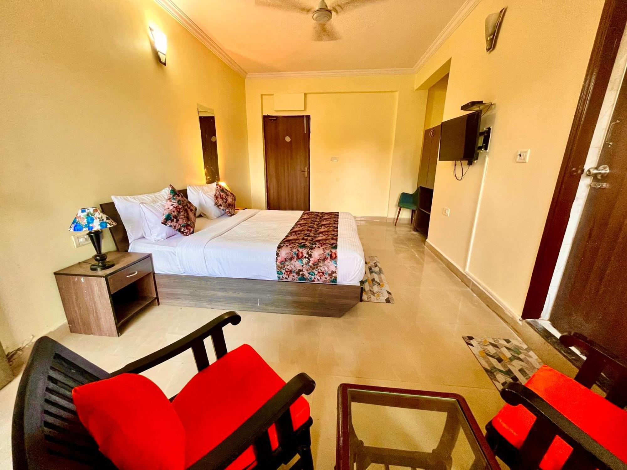 Summer Beach Resort, Goa - #Near Baga Beach #Swimming Pool #Garden #Bar #Lift #Premium Rooms #Property Of The Year #70565-84665 Calangute Εξωτερικό φωτογραφία