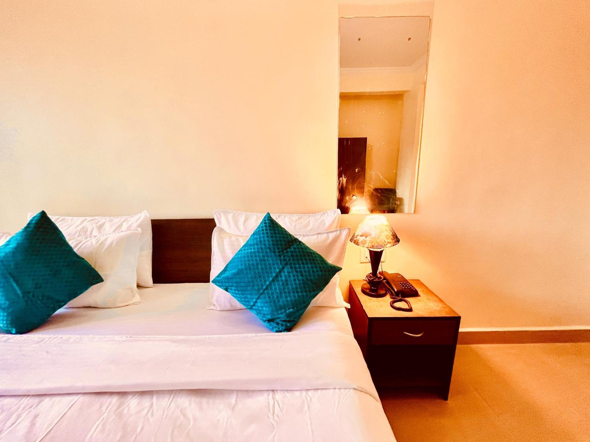 Summer Beach Resort, Goa - #Near Baga Beach #Swimming Pool #Garden #Bar #Lift #Premium Rooms #Property Of The Year #70565-84665 Calangute Εξωτερικό φωτογραφία